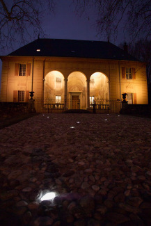 Villa Caramagne de nuit avec pavé lumineux